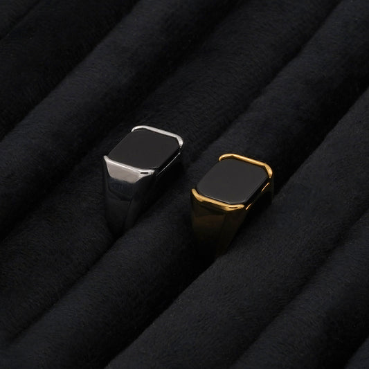 Black Onyx Signet Ring (Gold)